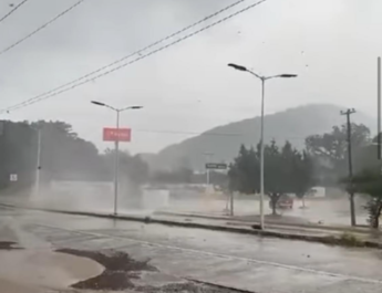 “Minitornado” destechó casas y dejó otros daños en Catemaco