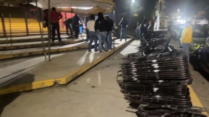 Maestros de ocho sindicatos estatales liberaron la noche de este jueves las instalaciones de la Secretaría de Educación de Veracruz (SEV), por lo que pausarán la manifestación.