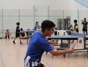 Con una energía desbordada culminaron los partidos de tenis de mesa correspondientes a la etapa estatal de los Juegos Nacionales CONADE 2025, celebrados en el Centro de Raqueta de este municipio. Con estos encuentros quedó definida la selección veracruzana que representará al estado en la siguiente fase Macro Regional C, compuesta por las primeras cuatro raquetas en clasificar.