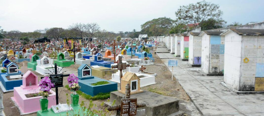 Solicita Ayuntamiento de Veracruz a familiares de difuntos, realizar trámite de exhumación en el Panteón Municipal