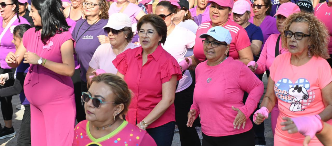 Participan 200 mujeres en “Guantes Rosas” en la ciudad de Veracruz