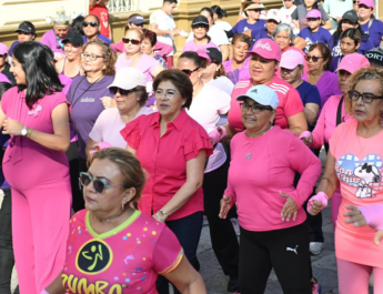 Participan 200 mujeres en “Guantes Rosas” en la ciudad de Veracruz