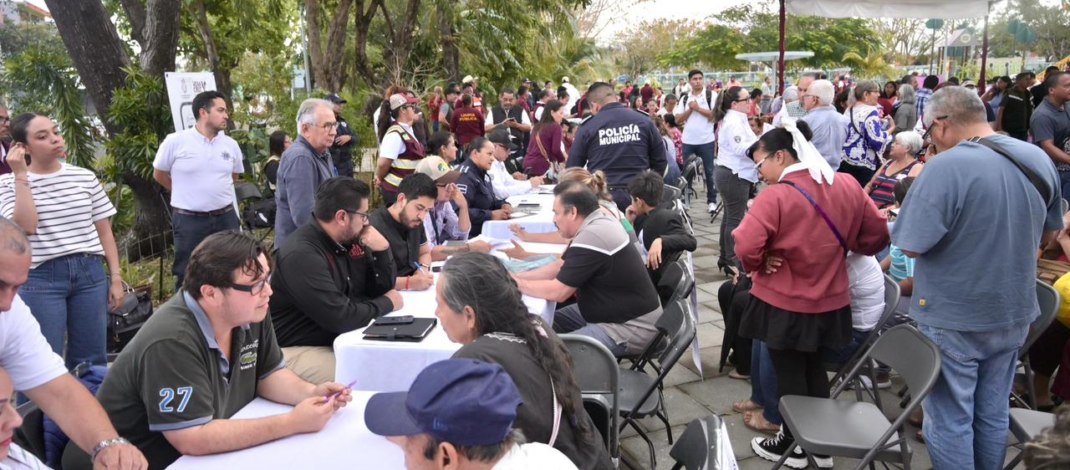 Cumple Ayuntamiento de Veracruz con acciones reales a ciudadanía en Lomas de Río Medio