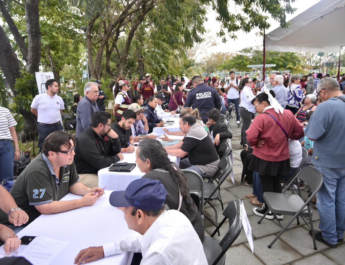 Cumple Ayuntamiento de Veracruz con acciones reales a ciudadanía en Lomas de Río Medio