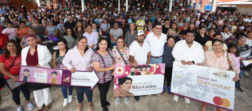 Reciben 738 estudiantes de Xalapa tarjetas Rita Cetina para útiles y uniformes escolares