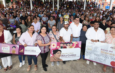 Reciben 738 estudiantes de Xalapa tarjetas Rita Cetina para útiles y uniformes escolares