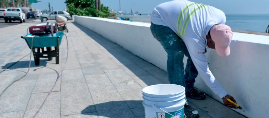 Ayuntamiento de Veracruz brinda respaldo permanente a trabajador de Limpia Pública tras accidente laboral