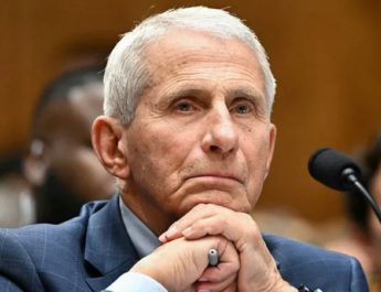 Anthony Fauci se niega a responder preguntas durante una tensa audiencia en el Senado de Estados Unidos sobre los orígenes de la COVID-19