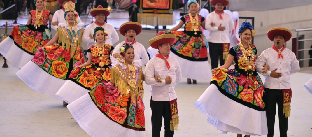 Rocío Nahle refrenda la hermandad entre Veracruz y Oaxaca en la Guelaguetza 