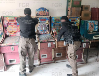 Ejecuta FGR tres órdenes de cateo y asegura 36 máquinas tragamonedas en diversos municipios del estado de Veracruz