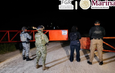 FGR y Marina aseguran una avioneta, hidrocarburo, armas y numerario durante cateo en Champotón, Campeche