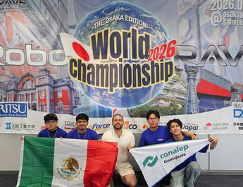 Mario Delgado y Rodrigo Rojas felicitan a estudiantes del CONALEP por ganar en Japón el campeonato mundial de robótica