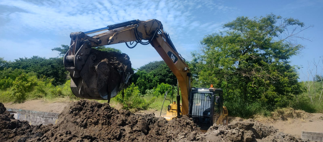 Recupera Ayuntamiento de Veracruz canal pluvial abandonado durante años entre Geovillas Los Pinos y Campanario