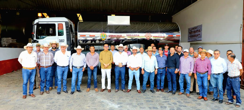 Beneficia Sedarpa a 70 productores de leche con transporte especializado