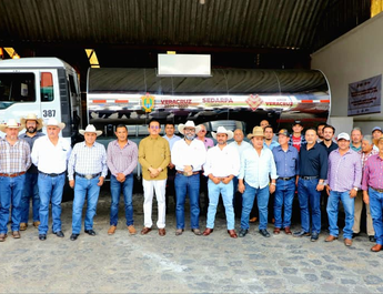 Beneficia Sedarpa a 70 productores de leche con transporte especializado