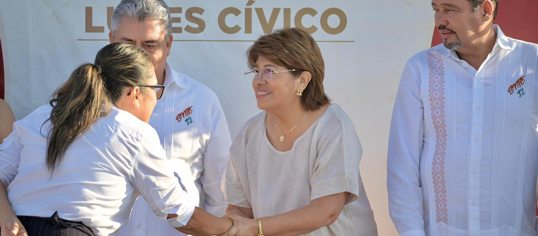 Refrenda Rosa María compromiso con la educación, en el regreso a clases de más de 150 mil estudiantes en la ciudad de Veracruz