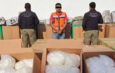 En Tabasco, autoridades federales detienen a una persona que transportaba cerca de dos toneladas de droga ocultas en dulces de coco
