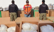 En Tabasco, autoridades federales detienen a una persona que transportaba cerca de dos toneladas de droga ocultas en dulces de coco