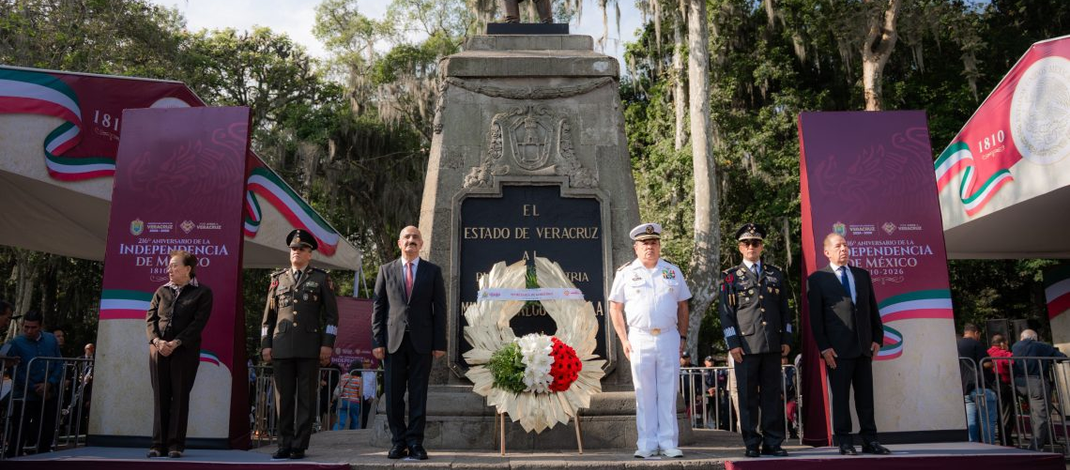 Gobierno de Veracruz realiza Guardias de Honor por el 216 aniversario del inicio de la Independencia de México