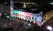 Conmemora Rosa María 216 aniversario de la Independencia de México ante un Zócalo abarrotado