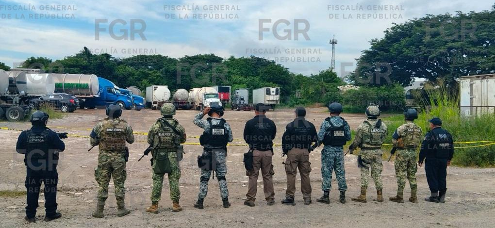 Asegura FGR en cateo inmueble y 49 vehículos probablemente robados en Veracruz