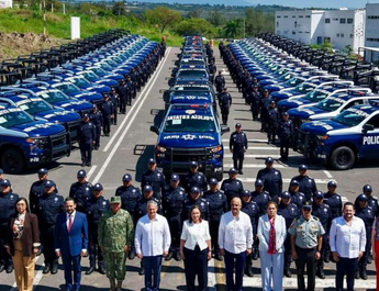 Entrega gobernadora Rocío Nahle patrullas y equipamiento a SSP por más de 180 mdp 