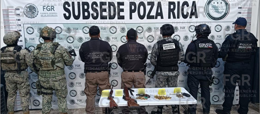 Ejecuta FGR orden de cateo y asegura más de 50 mil litros de hidrocarburo, armas y vehículos en Tihuatlán