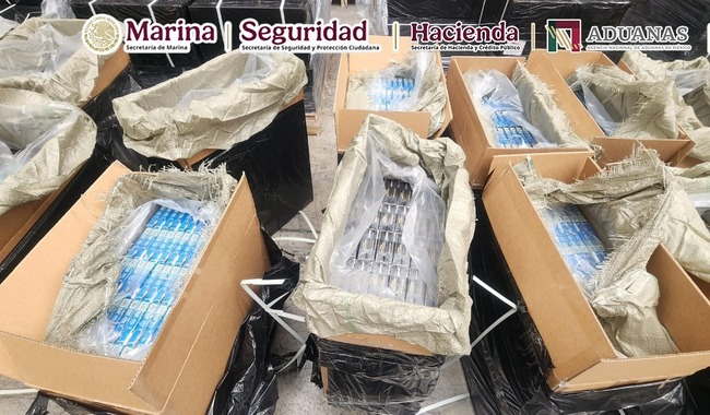 Marina y autoridades aduaneras confiscan cigarros irregulares en el AICM y en la aduana de Lázaro Cárdenas, Michoacán