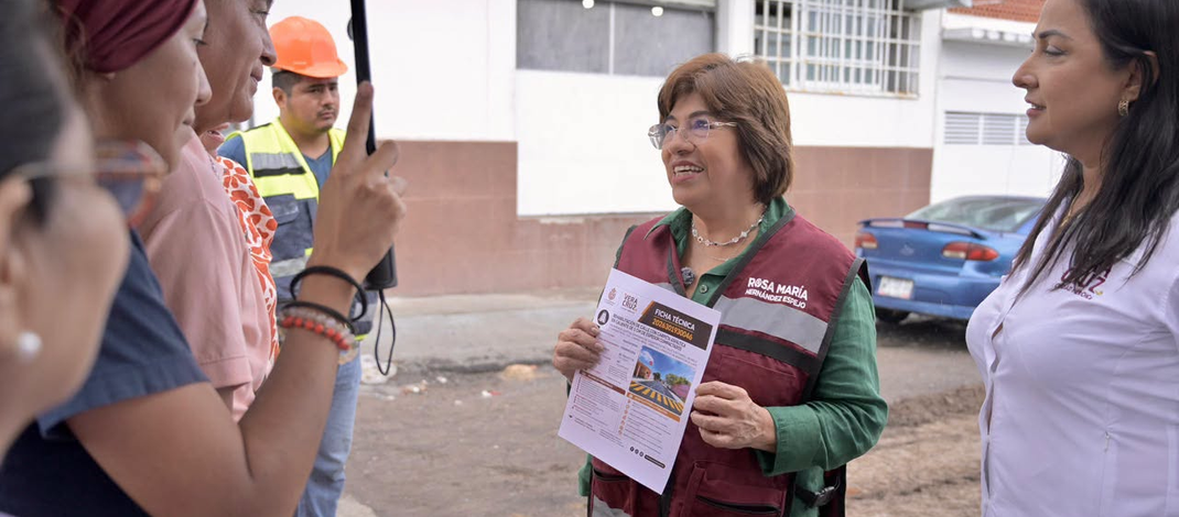 Atiende Rosa María añeja demanda ciudadana con rehabilitación vial en Camino Real