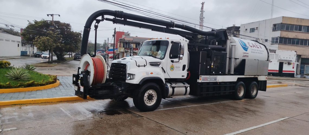 CAEV moviliza maquinaria y personal, en apoyo a Nanchital y Coatzacoalcos