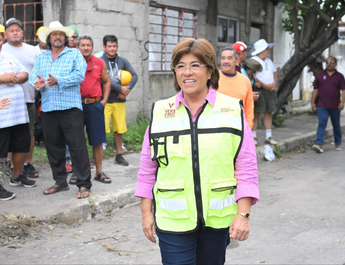 Supervisa Rosa María limpieza de la Laguna de Lagartos, que permitirá mejorar el flujo del agua de lluvia