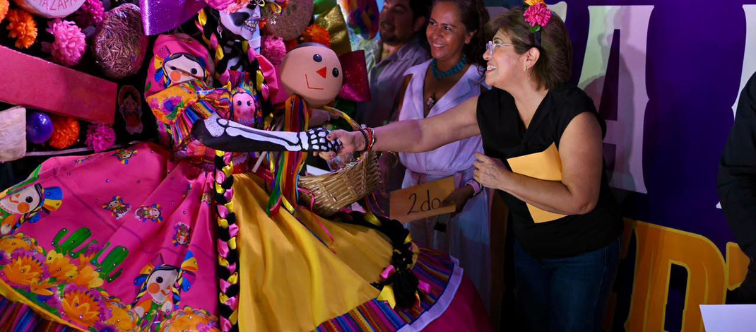 Llena de color y tradición el Zócalo de Veracruz Concurso Municipal de Catrinas y Catrines
